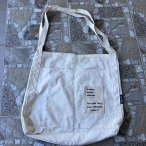 Canvas shoulder bag