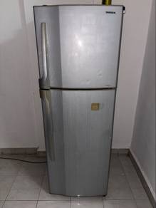 Peti Ais Toshiba 2 Pintu - Sejuk & Berfungsi Baik