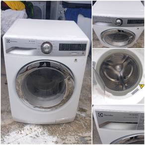 Electrolux front load 2in1 hot washer dryer 9/6.kg