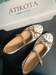 Flat shoes