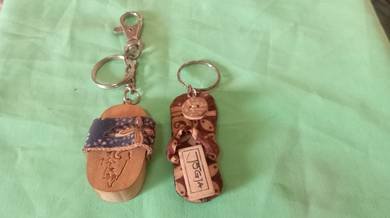 2pcs handcrafted wooden souvenir keychain 