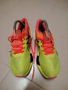 Kasut Running Asics