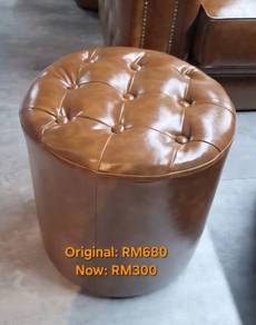 Quality Used Chesterfield Classic Stool (Round)