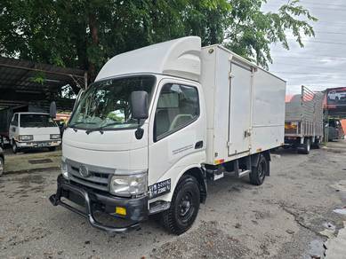 2012 Hino WU302R 4.0 13Kaki (M) Green Engine