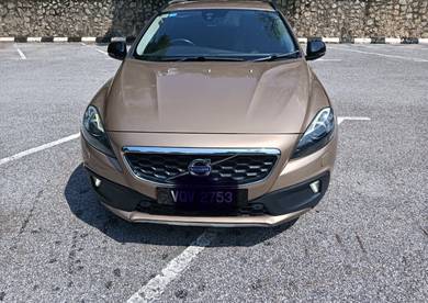 Volvo V40 CROSS COUNTRY T5 in Damansara Heights, KUL