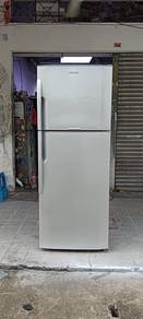 2door fridge refrigerator Hitachi berfungsi baik