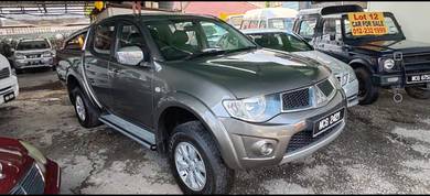 Mitsubishi Triton in Old Klang Road, KUL