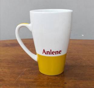 Vintage Anlene mug white yellow
