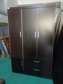 Almari 3 Pintu