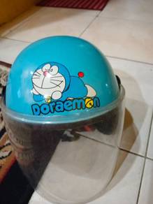 Helmet budak