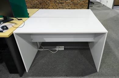  Meja Office Putih 