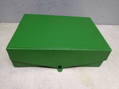 A124  PVC Box File with Button 4" Green