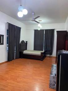 Service Residence For Rent in Maytower
