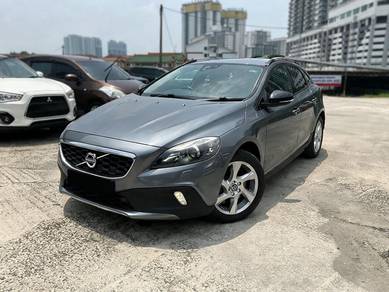 Volvo V40 CROSS COUNTRY T5 in Salak Selatan, KUL