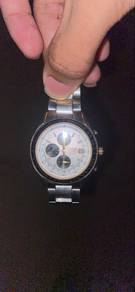 jam tangan ingin dilepaskan