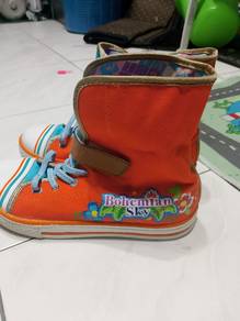 Kasut Sneaker 