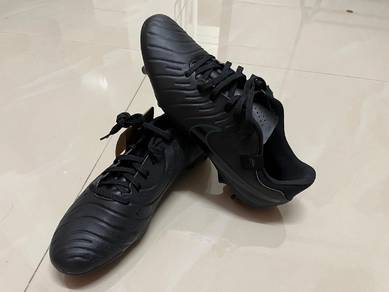 Boot Bola Sepak Nike Legend 10
