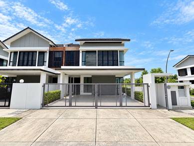 Semi-Detached House For Sale in Shah Alam,SGR