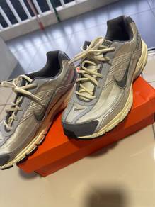Nike Initiator
