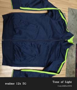 uniqlo tracktop 