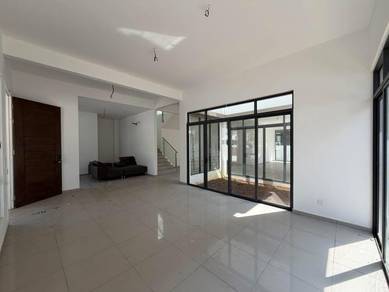 Semi-Detached House For Sale in Bemban,MLK