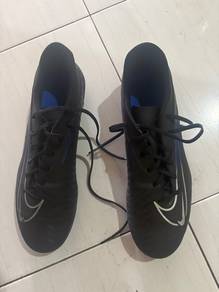 Kasut bola Untuk dijual