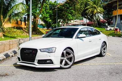 Audi A5 TFSI QUATTRO S-LINE in Desa Petaling, KUL