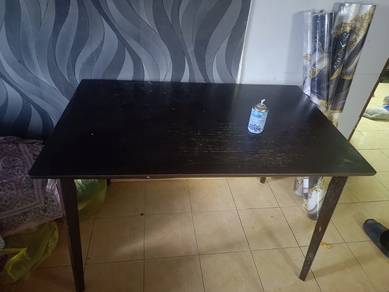 Meja makan 4 kerusi (Yg dijual hanya meja makan) 