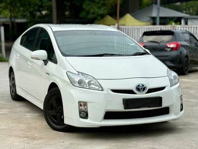 Toyota Prius LUXURY (HYBRID) in Cheras, KUL