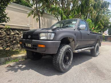 Toyota Hilux in Kepong, KUL