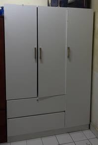 Wardrobe 3 pintu, 2 drawer [URGENT]