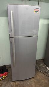 Toshiba Refrigerator with Freezer
