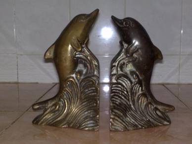 Brass dolphin bookends tembaga
