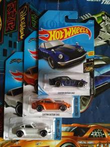 Hot Wheels 2018 Custom Datsun 240Z Set