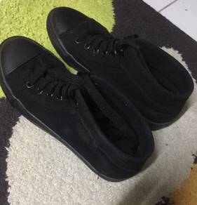 Clearance! Kasut Sekolah Preloved