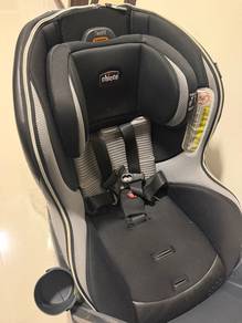 The Chicco NextFit Zip car seat