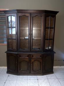 Almari Kayu / Display cabinet