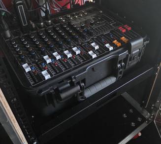 Powered Mixer Blackline PM8700n