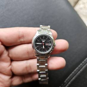 Seiko perempuan