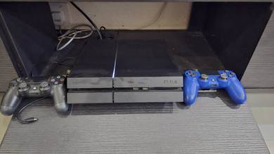 Used PS4 slim 500GB with 4 Game CD
