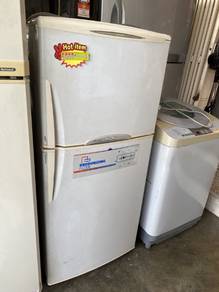 HITACHI 240L Refrigerator R242MJ5Nw3 - terpakai