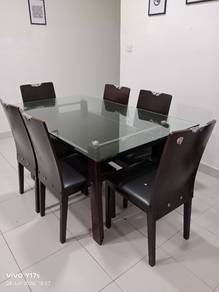 Meja makan 6 kerusi