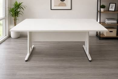 Large  Table Tip Top Condition
