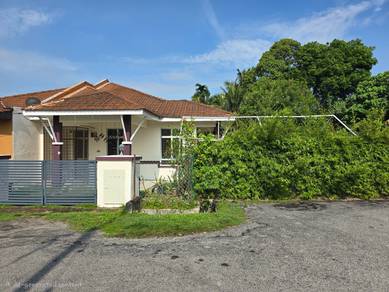 Semi-Detached House For Rent in Mantin,NSN