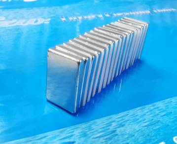 Magnet neodymium 30mm x 20mm x 5mm / besi berani