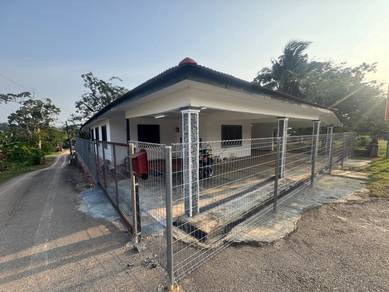 Bungalow House For Rent in Ayer Molek,MLK