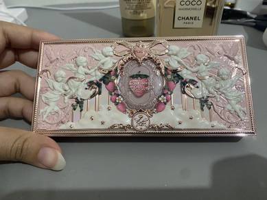 Flower Knows Strawberry Cupid Eyeshadow Pallette