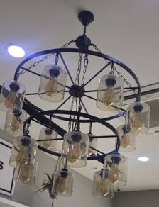 Lampu gantung English style.