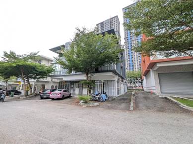 Shop lot For Sale in Seri Kembangan,SGR
