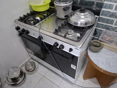 zannussi gas stove......oven....no...cant be used
